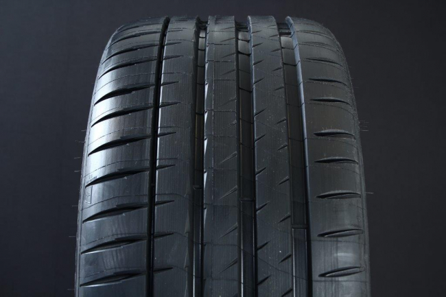 325/35R23 MICHELIN PILOT SPORT 4S