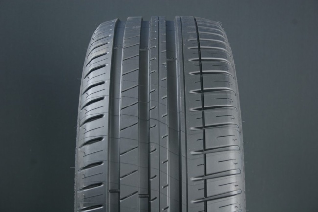 245/40R18 MICHELIN PILOT SPORT 3