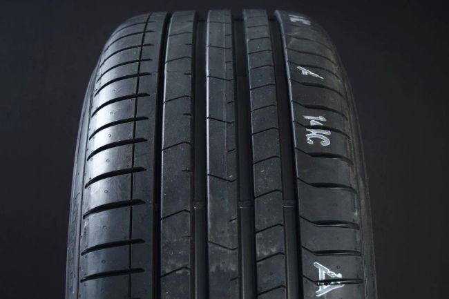 225/35R19 PIRELLI PZERO PZ4 RUNFLAT