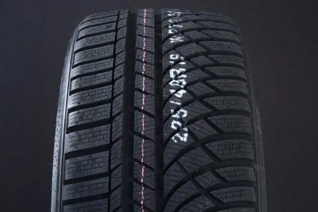 275/40R18 KUMHO WINTERCRAFT WP72 FRIKTION
